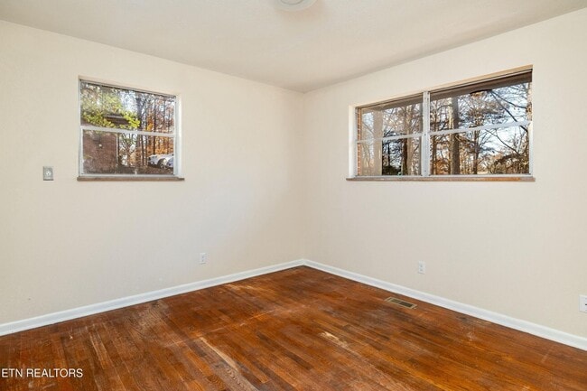 Building Photo - Maryville 37803 - 3 bedroom, 2 bath - call...