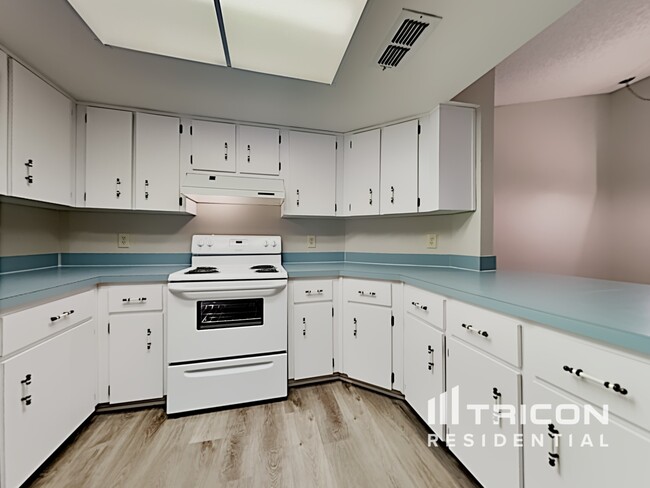 Building Photo - 7352 Cone Shell Dr