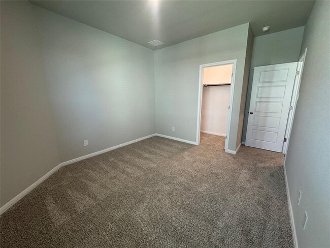 Building Photo - 423 Cross Barn Blvd