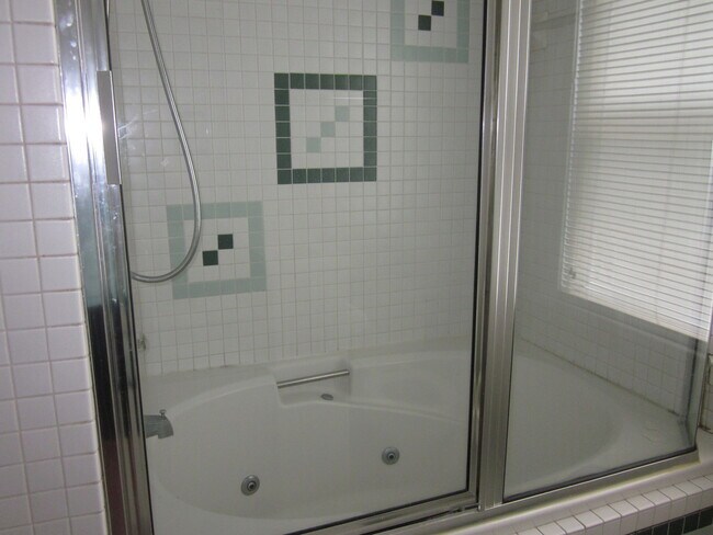 Building Photo - Charming 2 Bedroom/2 Bathroom in Catonsvil...