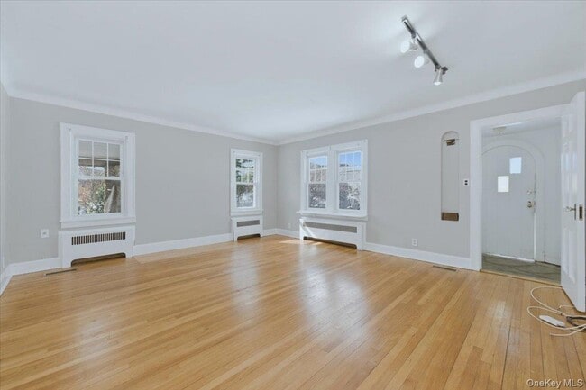 Building Photo - 801 Main St