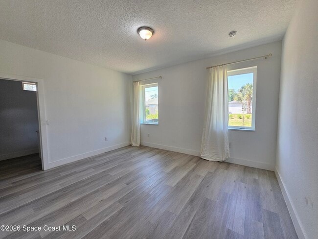 Building Photo - 1370 Cogan Dr