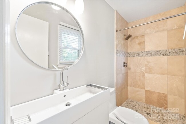 Building Photo - 5001 Vescova Ct