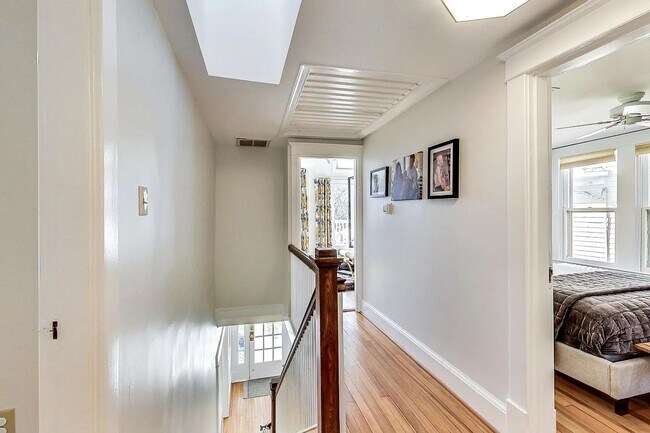 Building Photo - Palisades, NW Washington, DC - Beautiful 4...