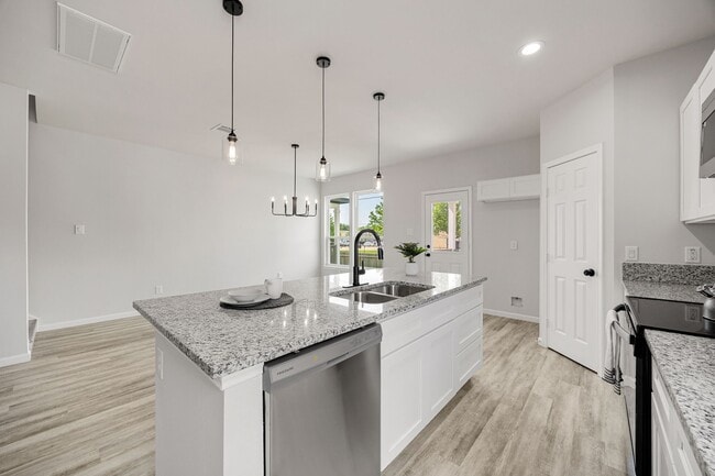 Building Photo - 8 Donna Ct