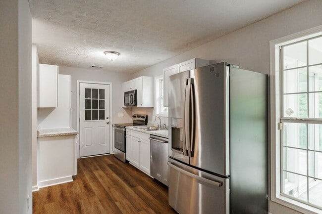 Building Photo - 2603 Hog Mountain Rd