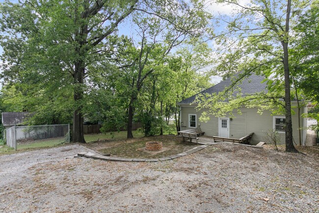 Building Photo - 2 Bedroom / 2 Bathroom Avondale House