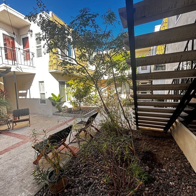 Building Photo - CHARMING PACIFIC BEACH 2BD/2BA CONDO! CLOSE TO THE BAY & OCEAN! Only $3,295/mo!
