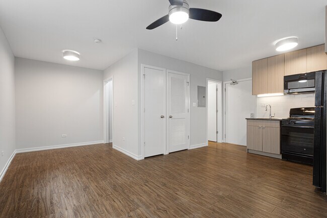 Building Photo - 5411 N Winthrop Ave