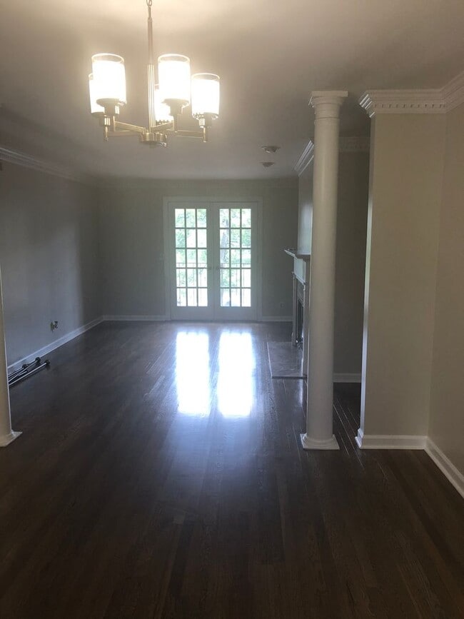 Building Photo - 3160 Hillsboro Pike