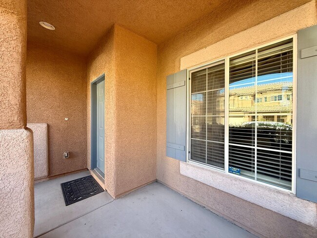 Building Photo - 2-Story Home  3 bedroom 2.5 bath in Gated Southern Highlands