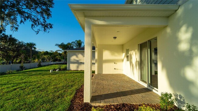 Building Photo - 16446 Lone Oak Cir