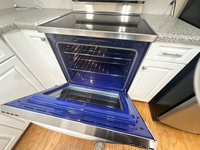 Building Photo - 8516 Shady Elm Dr