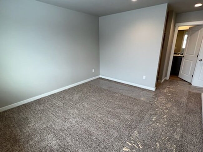 Building Photo - 3 bed/2 bath rambler style home! Attached garage, fenced back yard & A/C!