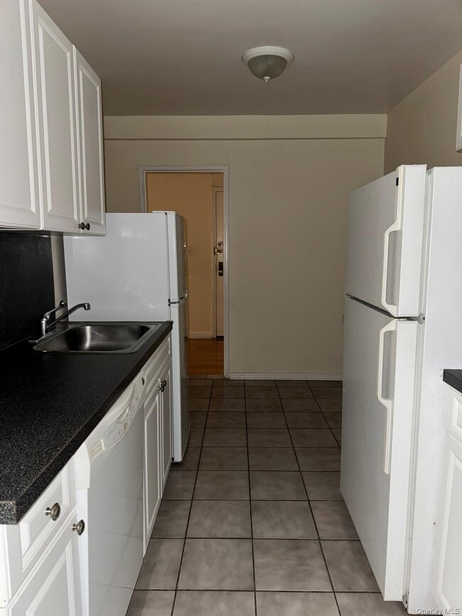 Building Photo - 88-10 34th Ave