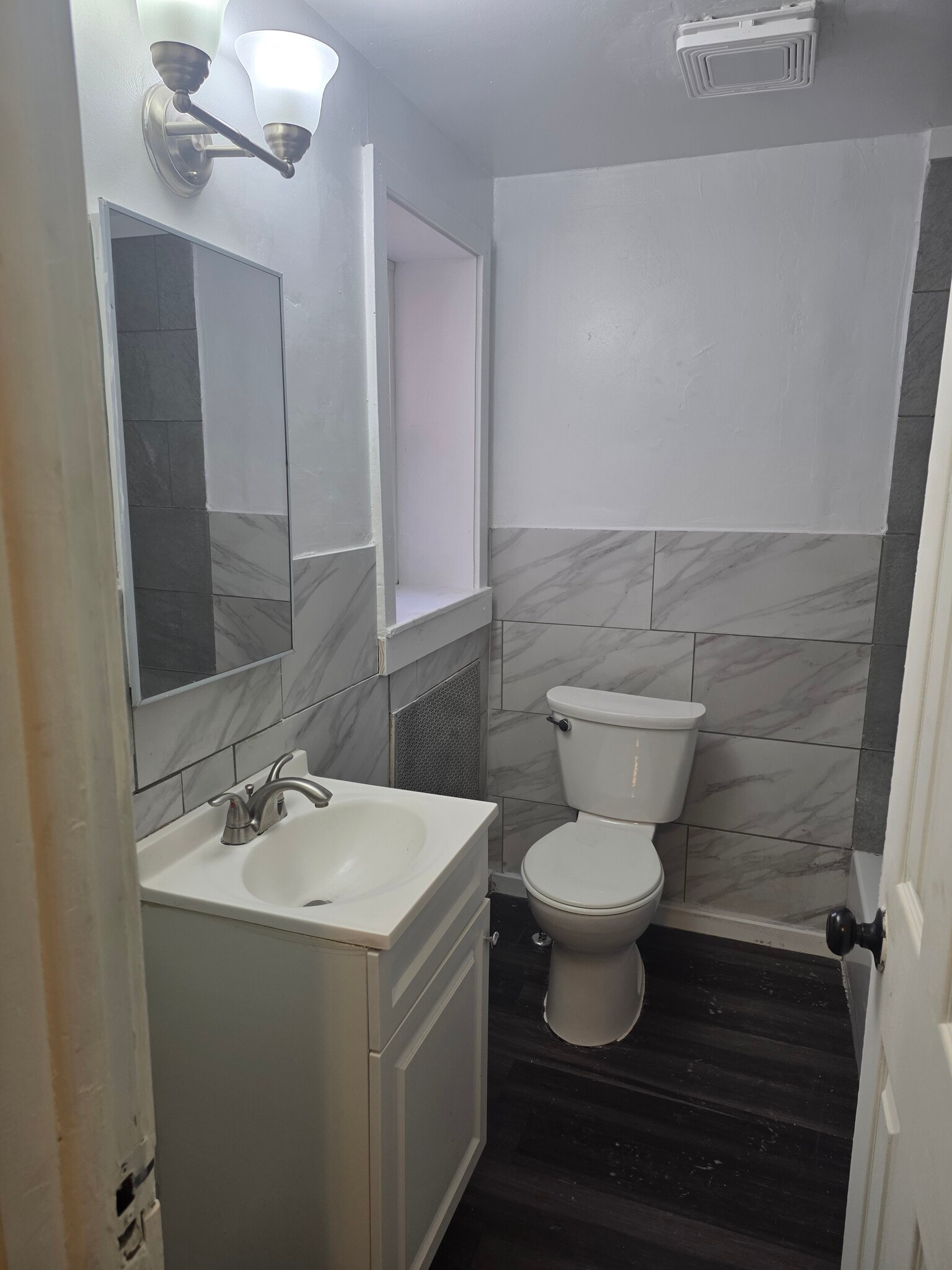 Building Photo - 525 Monmouth St