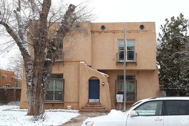Building Photo - 913 Copper Ave NW