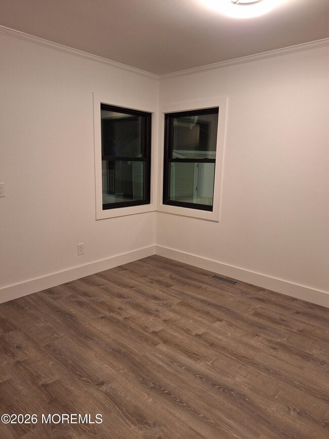 Building Photo - 373 Pine St