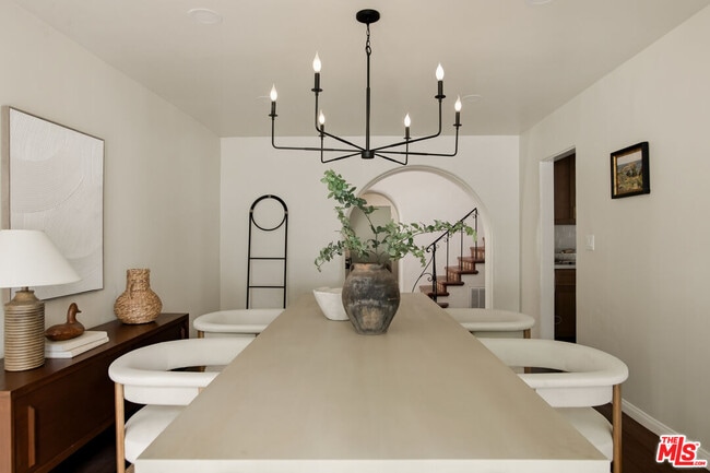 Building Photo - 1518 N Beverly Dr