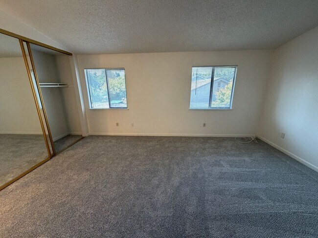 Building Photo - 872 Shellwood Way