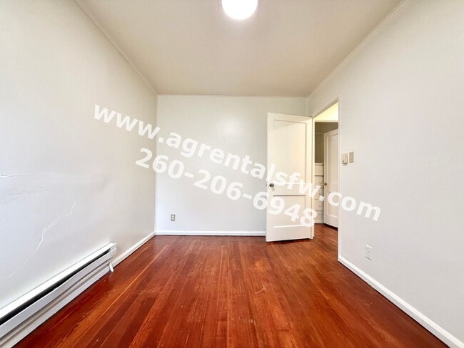 Building Photo - 2 Bedroom House