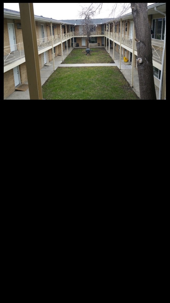 Building Photo - Whitney Arms