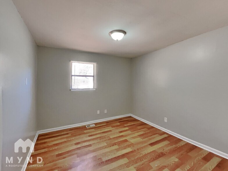 Building Photo - 546 Hardy Way