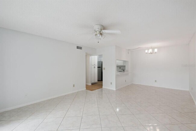 Building Photo - 8215 Sun Spring Cir