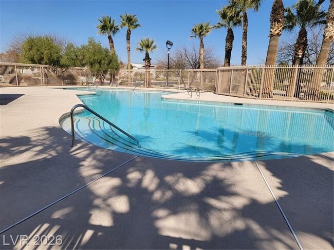 Building Photo - FANTASTIC SOUTHWEST TOWNHOME IN A GATED COMMUNITY!