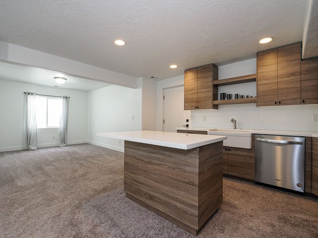 Building Photo - Basement Apartment in Eagle Mountain