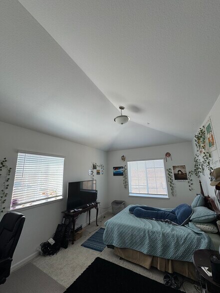 Building Photo - 15700 E Jamison Dr