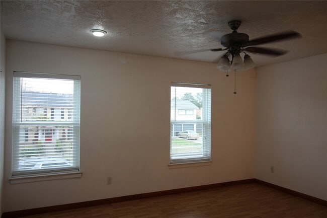 Building Photo - 458 Woodrail Dr