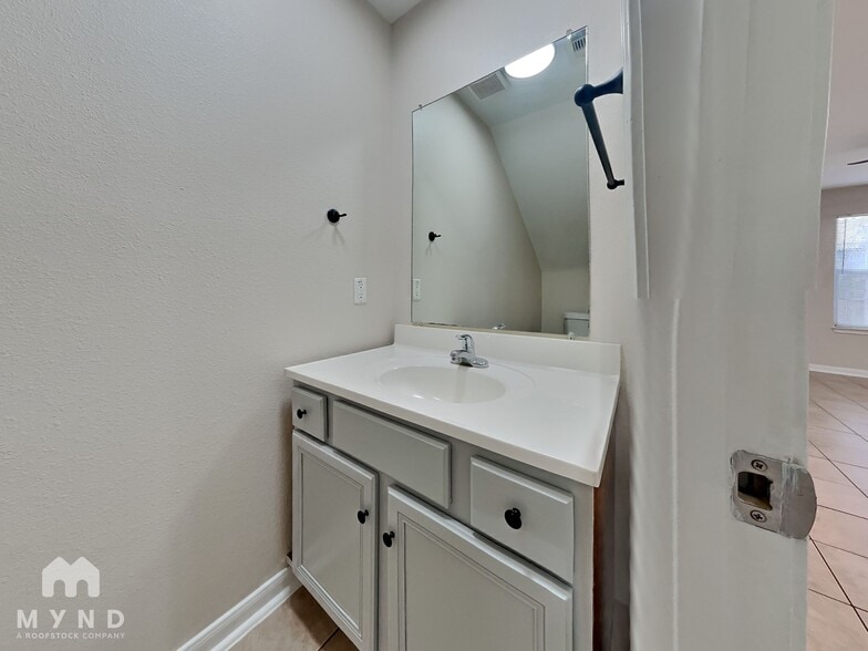 Building Photo - 6128 Sidney St