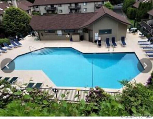 Building Photo - 2437 Bedford St