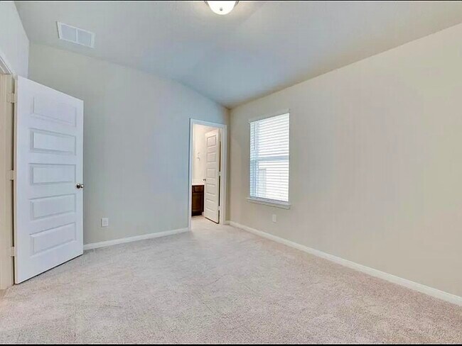 Building Photo - 2418 Humble Wy