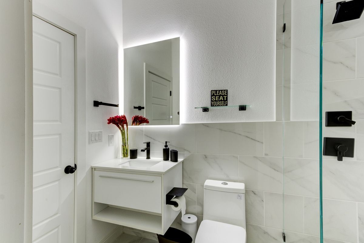 Building Photo - 2715 Zaragosa St