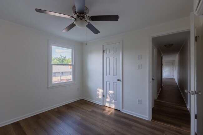 Building Photo - 201 Holly Dr