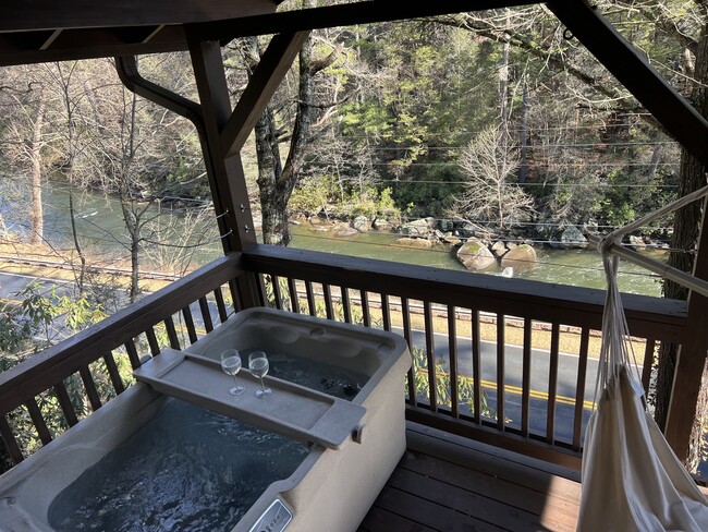 second Jacuzzi in guest house for two peoples - 7022 Aska Rd