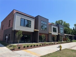 Building Photo - 949 SE 10th St