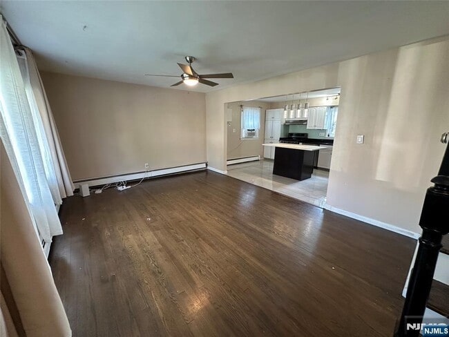 Building Photo - 777 Oakwood Ln