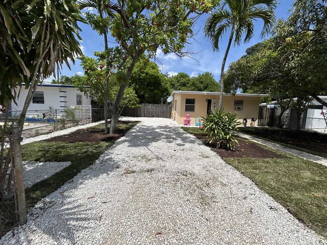 Primary Photo - 1563 NW 10th Pl