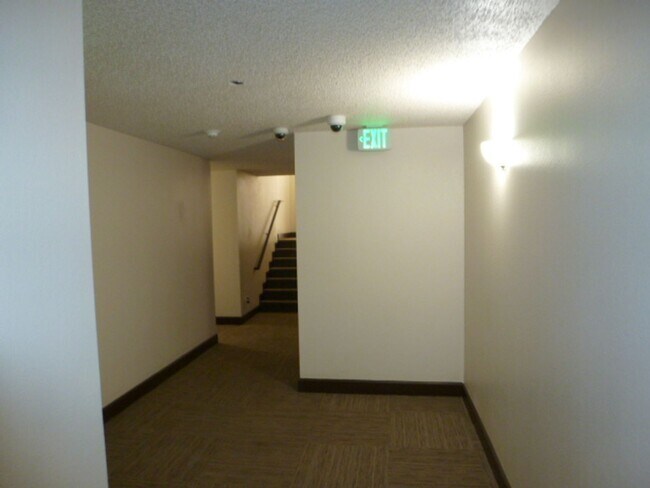 Building Photo - Furnished One Bedroom Condo For Rent in So...