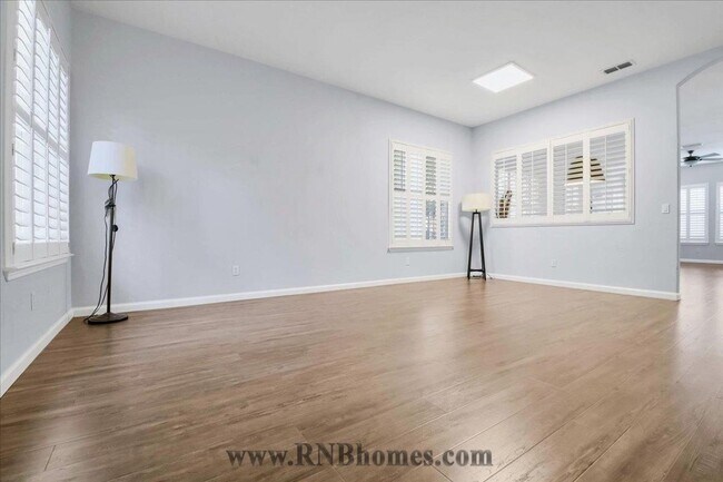 Building Photo - 941 Cameron Dr