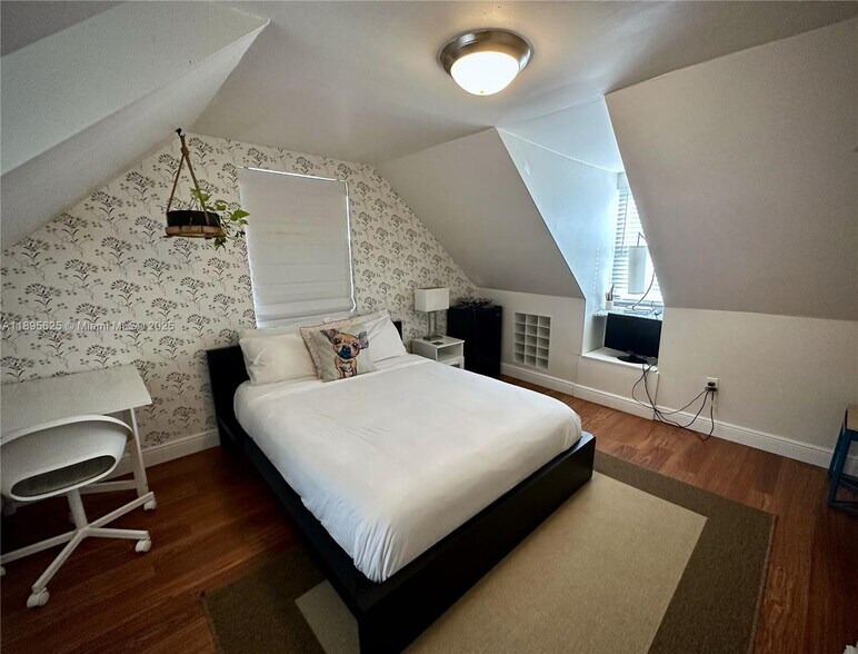 Building Photo - 742 NW 50th St