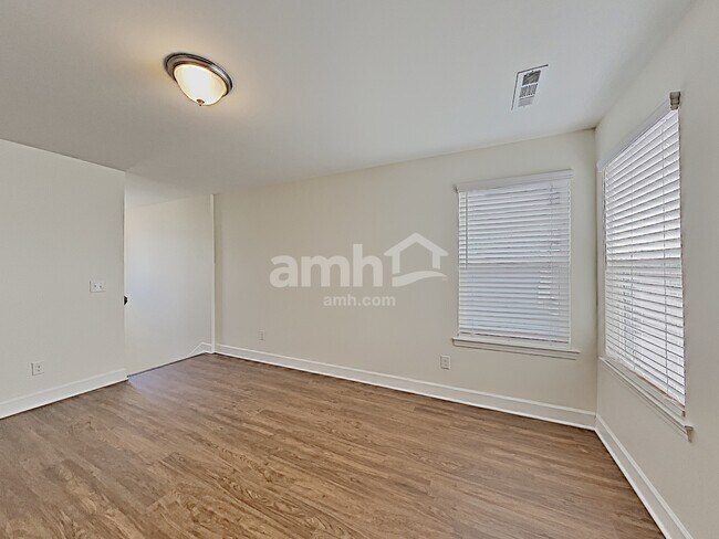 Building Photo - 5056 Trailwater Dr