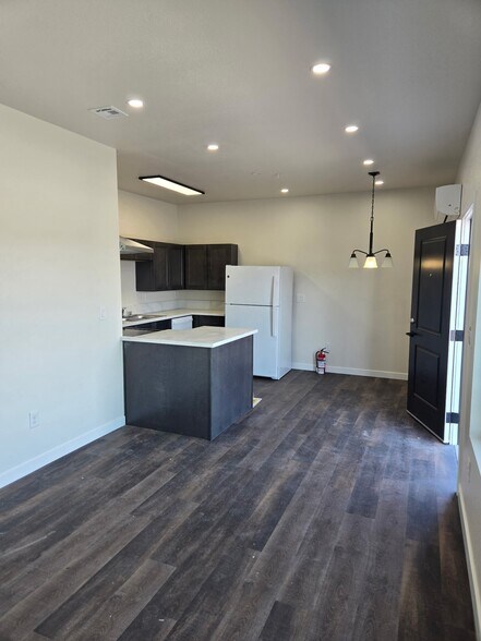 Building Photo - 524 N 7th St