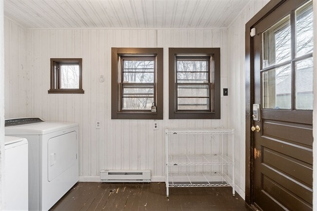 Building Photo - 187 Pleasant St