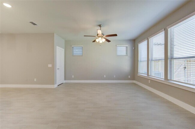 Building Photo - 1709 Summerlyn Ter Dr