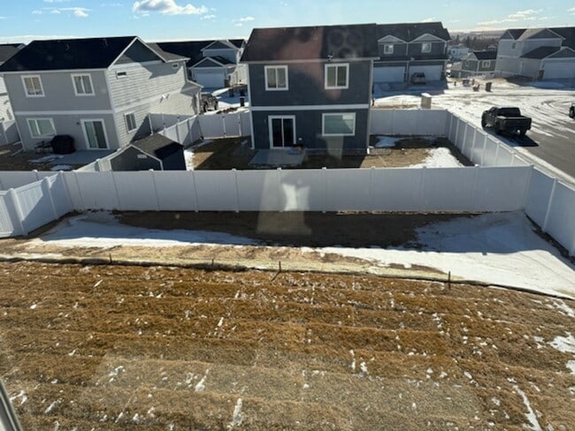 Building Photo - House For Lease