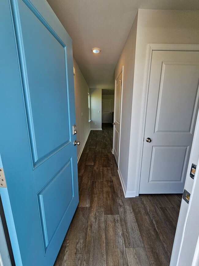 Building Photo - 223 Cleat Dr